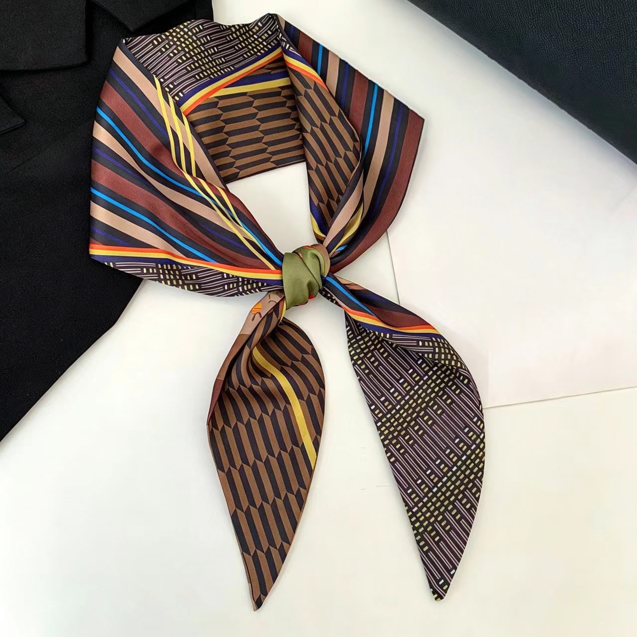 Face Scarf Mask - وشاح حرير فاخر مطبوع طويل بشريط،