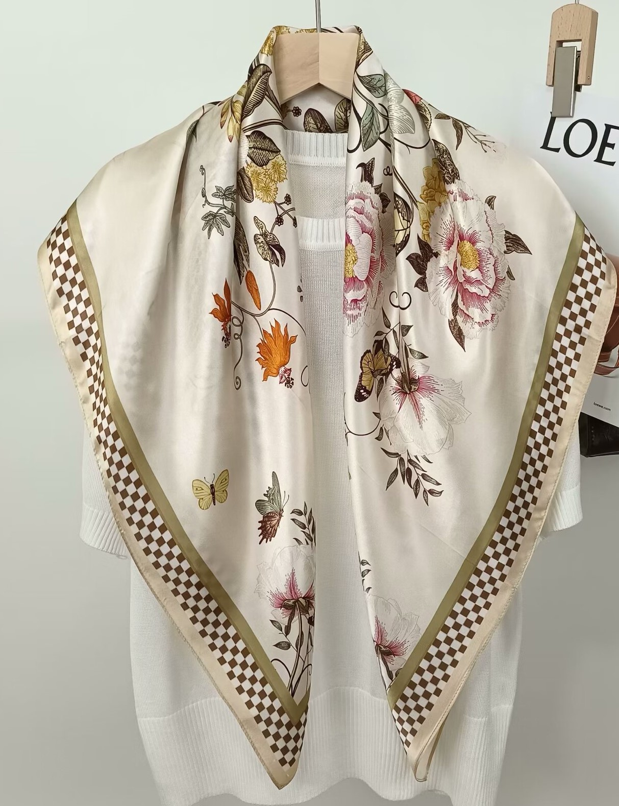 وشاح مربع مطبوع من حرير التوت  - مراجعة Face Scarf Mask وسعره