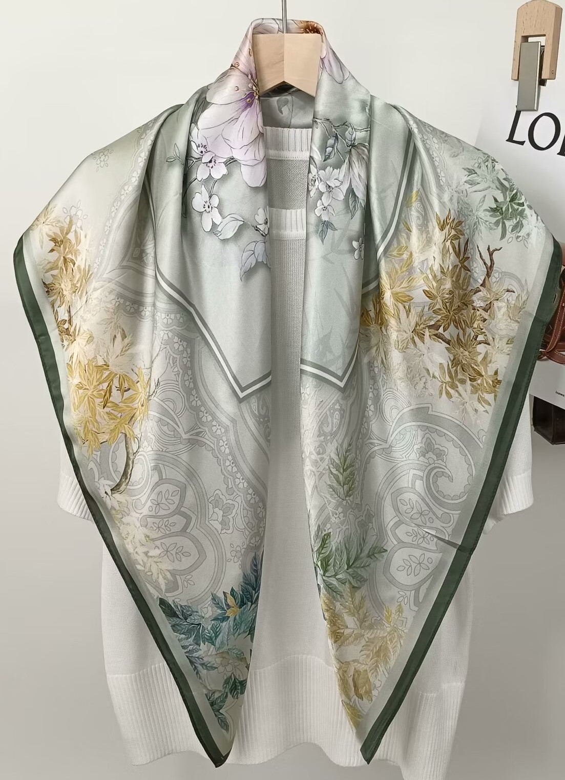 وشاح مربع مطبوع من حرير التوت  - مراجعة Face Scarf Mask وسعره