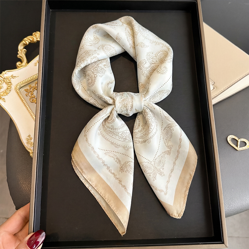 وشاح مربع من الساتان الحريري ب - مراجعة Face Scarf Mask وسعره