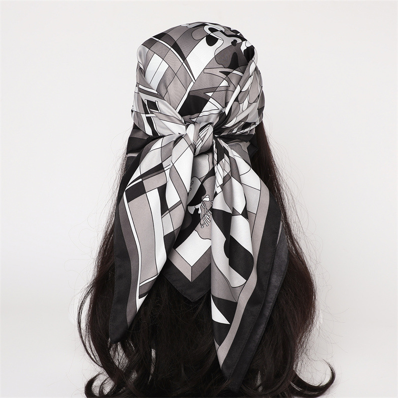 وشاح حريري مربع جديد لعام 2026 - مراجعة Scarf Silk Square وسعره